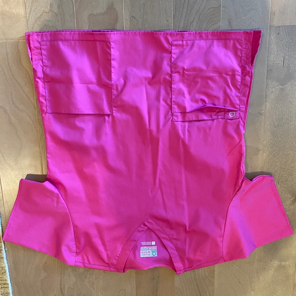 Wonder Work scrub top - pink